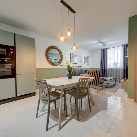 Apartamento Modern 2br With Modern Amenities In By 360 Estates *